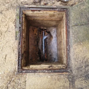 Drainage & Plumbing LTD engineer van parked outside a residential property in Woldingham for emergency service.