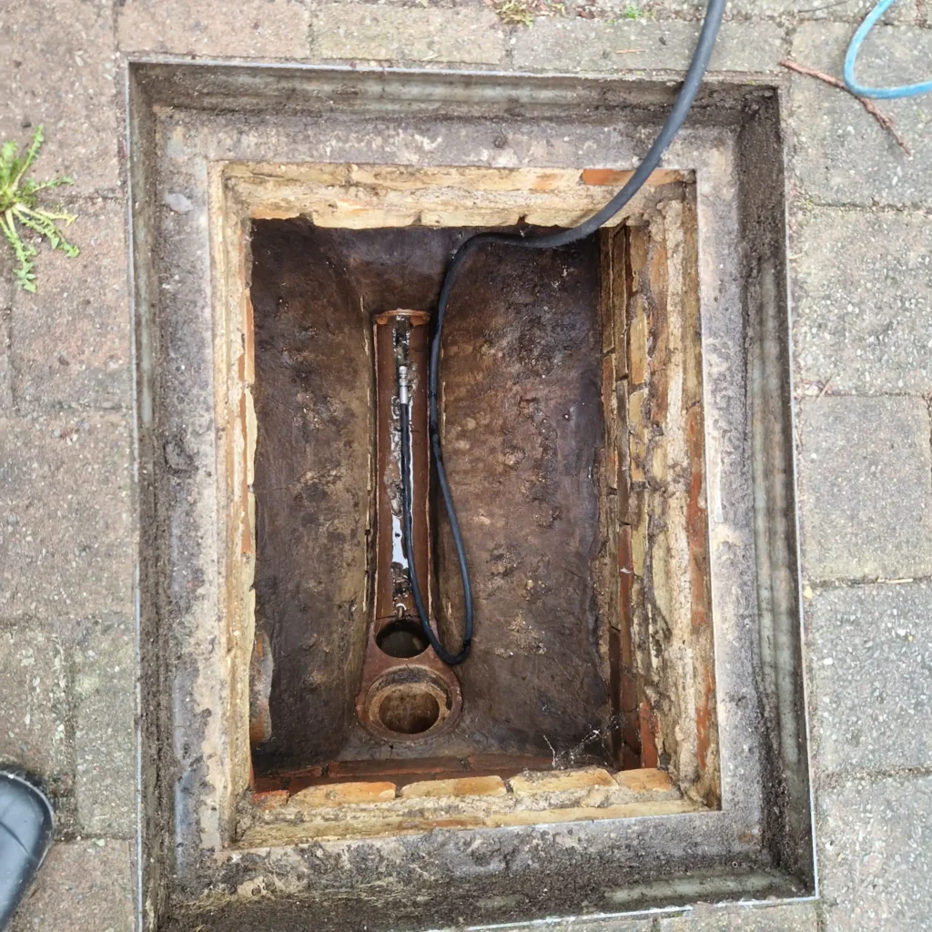Comparison chart showing excavation versus no-dig pitch fibre repair.
