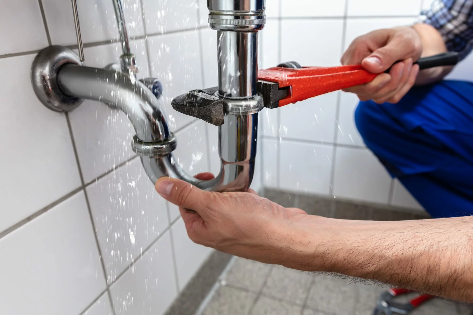 How to Handle a Burst Pipe or Overflowing Drain