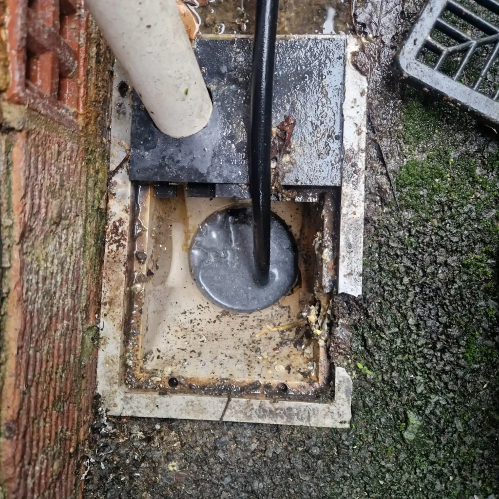 What makes drains smell – overflowing manhole causing sewage odours