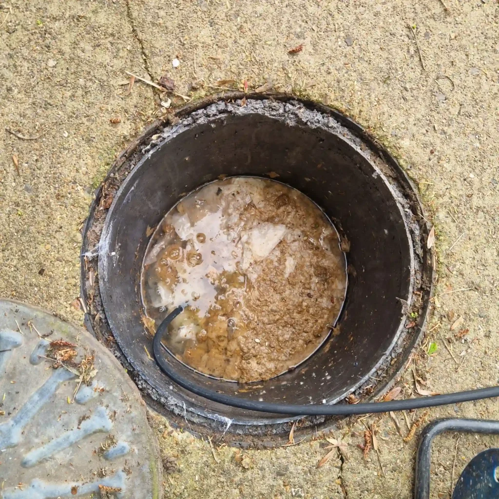 24/7 emergency drain unblocking and clearance services provided by Drainage & Plumbing LTD in Woldingham.