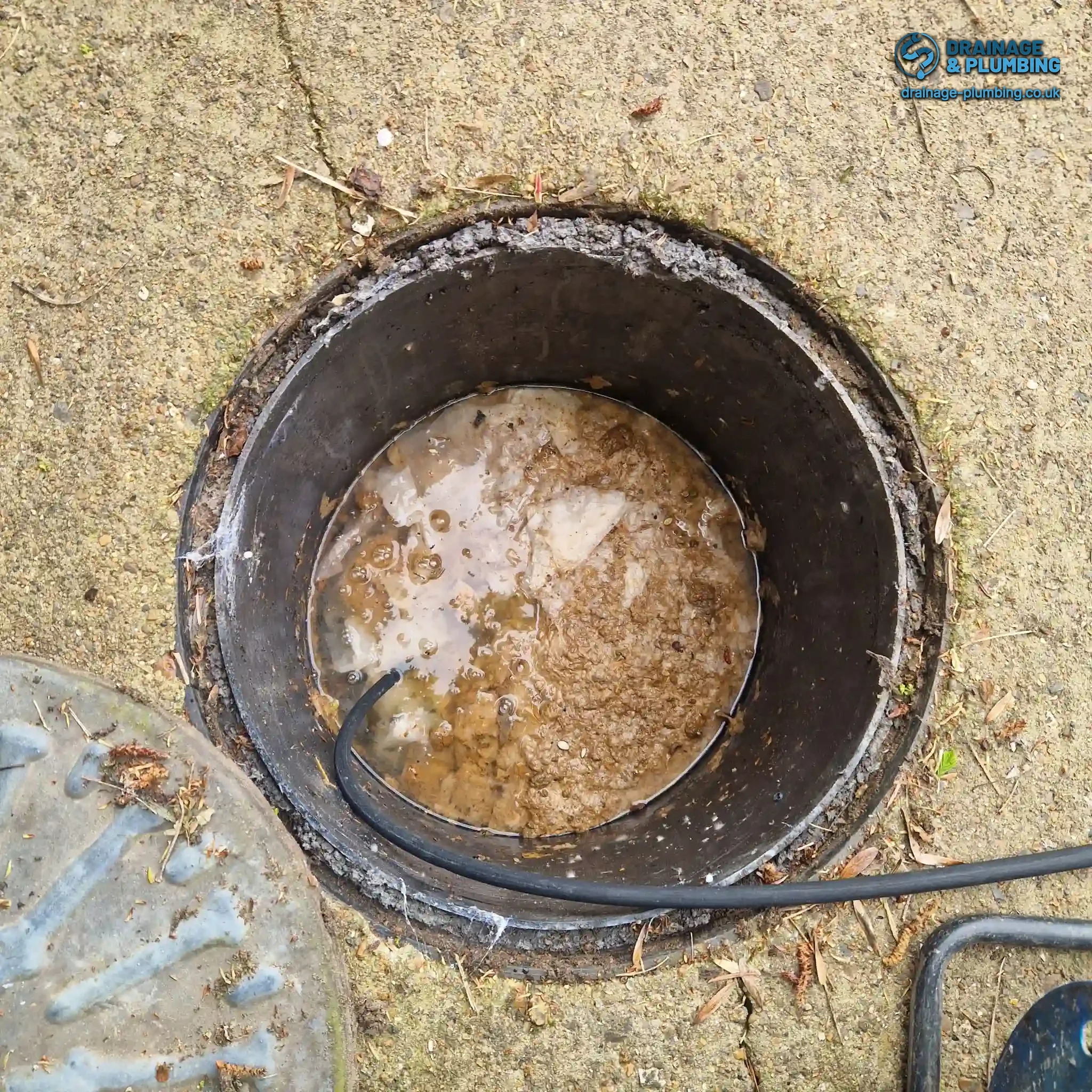 Signs of a Blocked Drain in 2026: What Actually Works 15 Emergency drain unblocking van attending a 24/7 callout in Woldingham