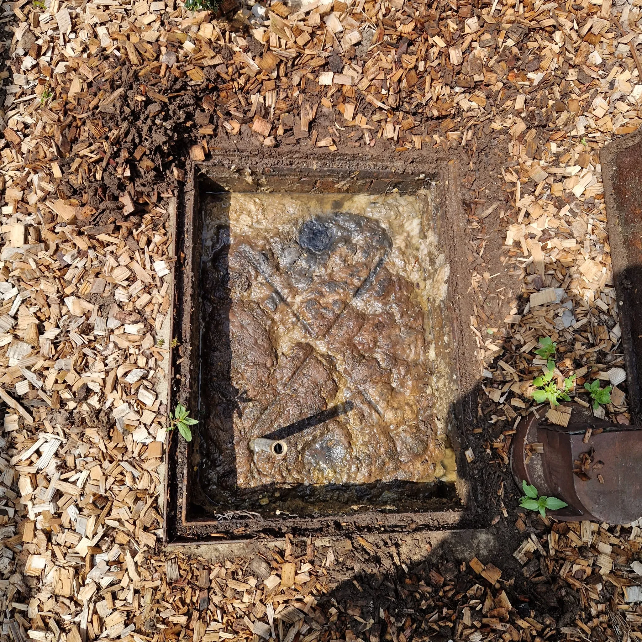 Blocked Downpipe? 6 Signs and How to Fix It (UK Guide) 6 Blocked downpipe with water overflow staining on UK brick wall during high-pressure water jetting service