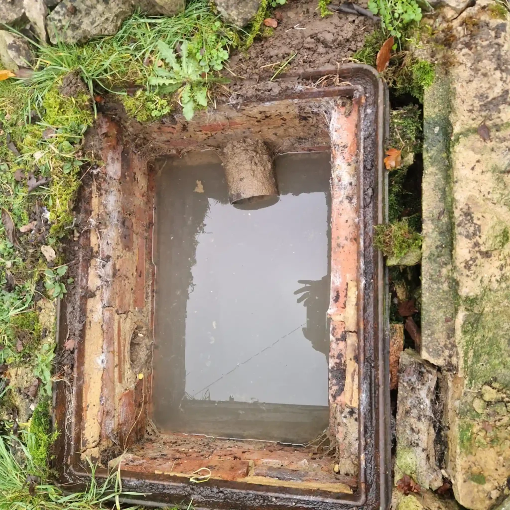 blocked drain were cleared by Drainage & Plumbing Ltd