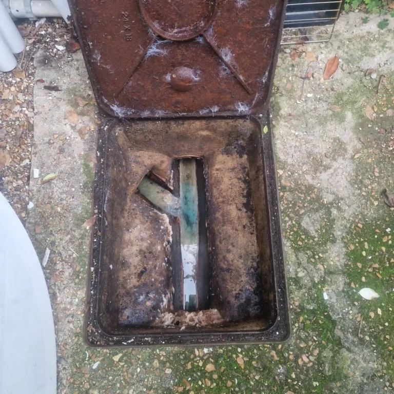 Drainage & Plumbing Ltd investigating the drain issue