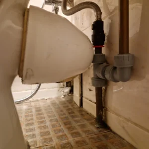 Toilet overflows at night in South London home fixed by Drainage & Plumbing Ltd emergency engineer