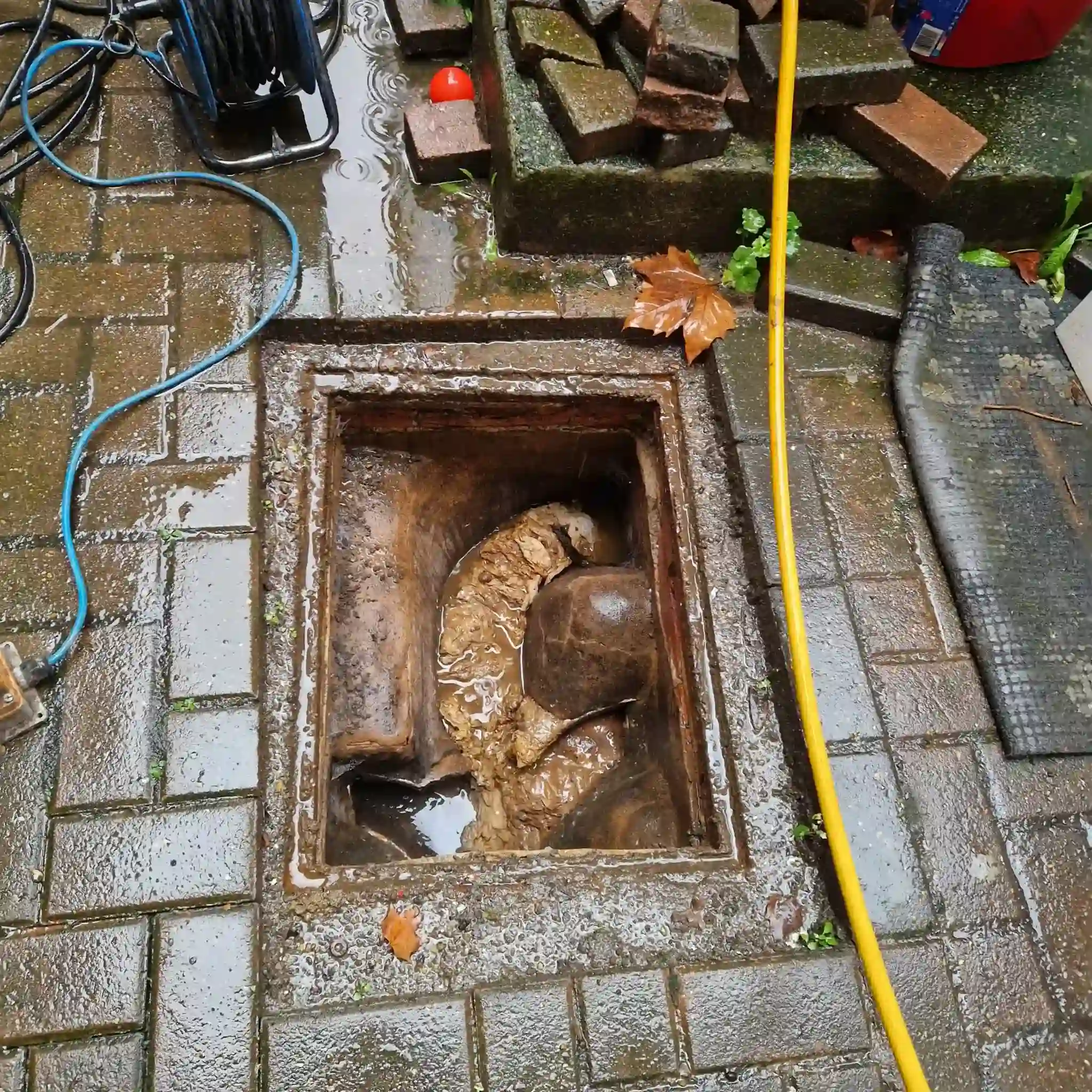 Thames Water Blocked Drain: Who Pays and What to Do First 6 Thames Water blocked drain responsibility boundary diagram showing lateral drain split between utility and homeowner