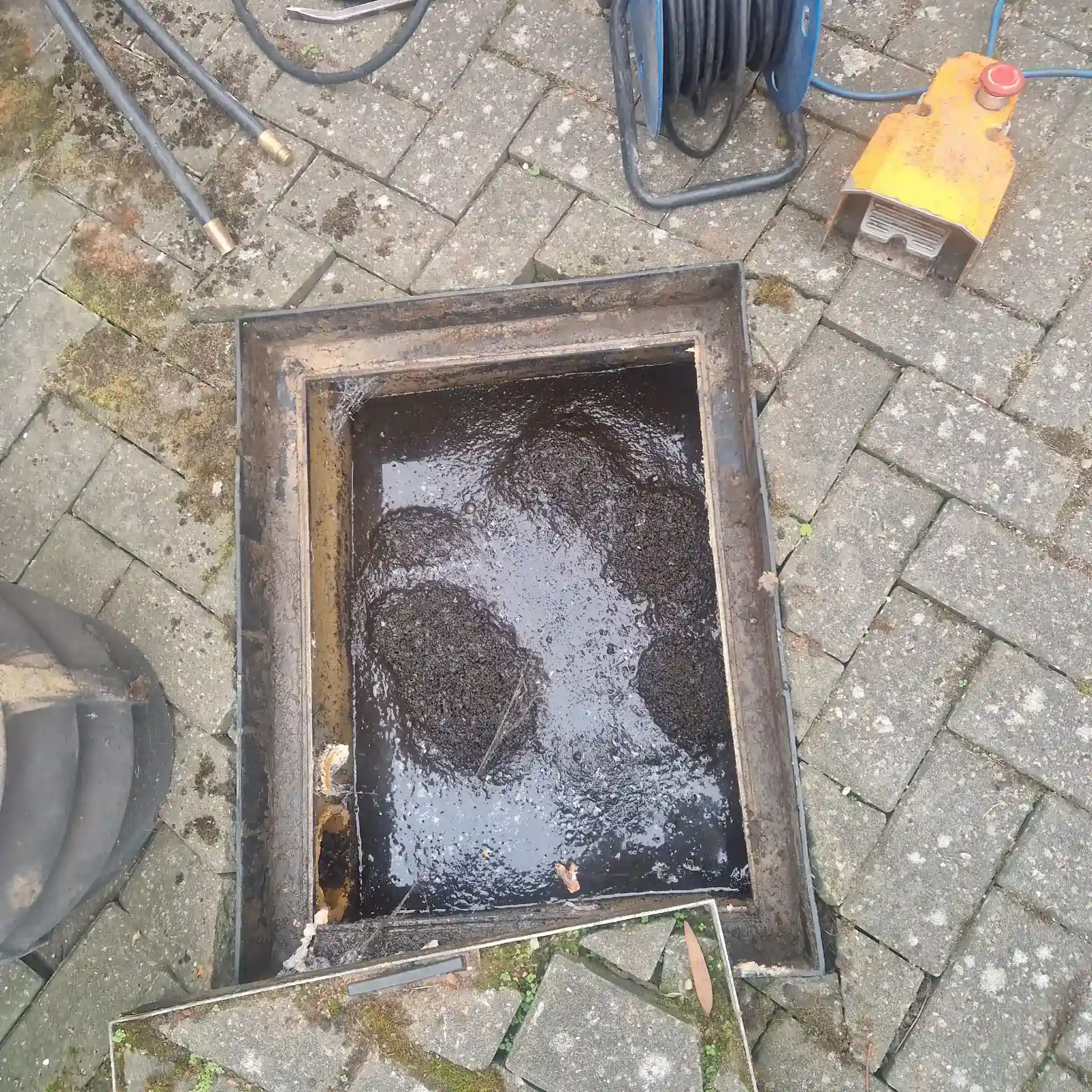 drain unblocking in Redhill RH1 2 High-pressure drain jetting equipment used across RH1 Redhill