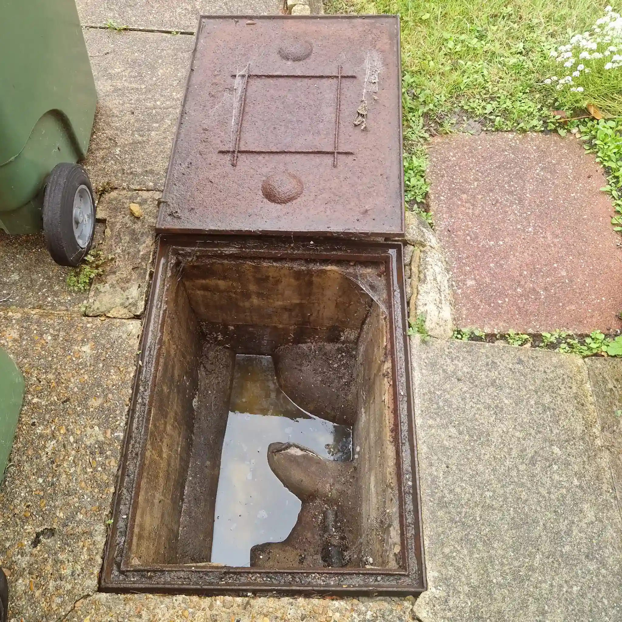 high-pressure drain jetting equipment clearing a blocked residential drain in Wallington, South London