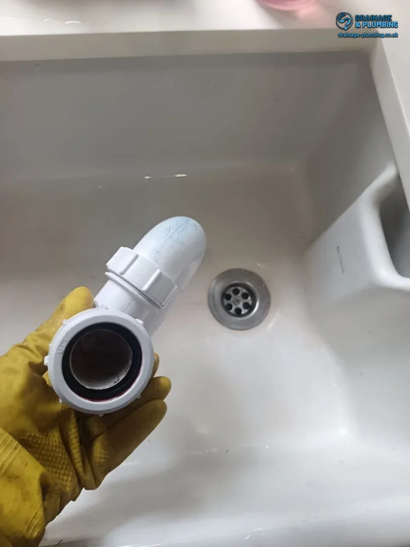 flange plunger forming a seal over a blocked toilet outlet during a home unblocking attempt